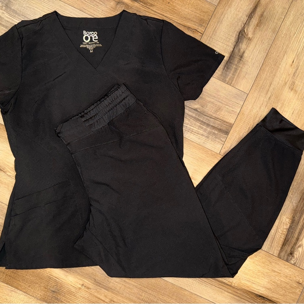 Barco One Black Scrub Set